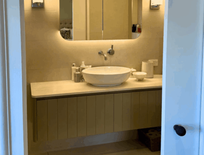 Linear Vanity 